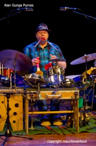 Alan Gunga Purves leek overal geluiden uit te kunnen halen bij het optreden van "Lotz of music".