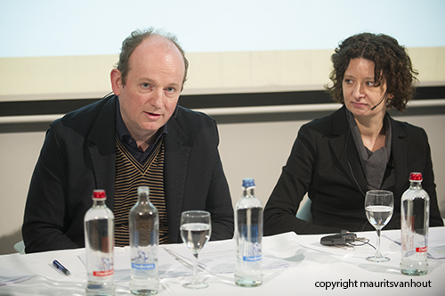 Festivaldirecteur Bertrand Flamang spreekt de pers toe, naast hem Schepen (wethouder) Storms van Cultuur in Gent. 