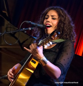 Chloe Charles live op So What's Next 2013